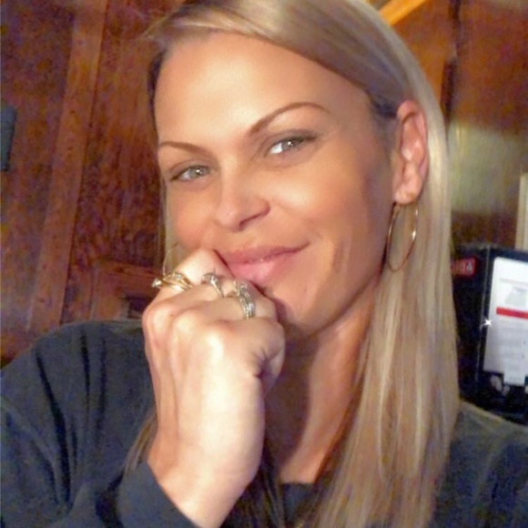 Toni - Picture 3 of 16